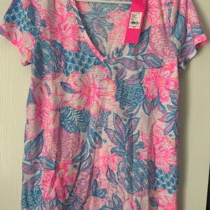 Lilly Pulitzer Etta V-Neck Snappy Turtle Floral Tee- Size Small